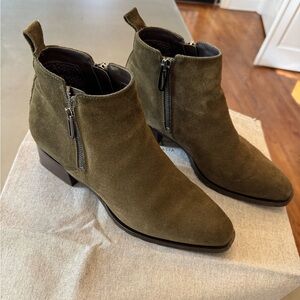 Ankle Bootie Aquatalia Fantina , size 9.5 (fits like a 9)